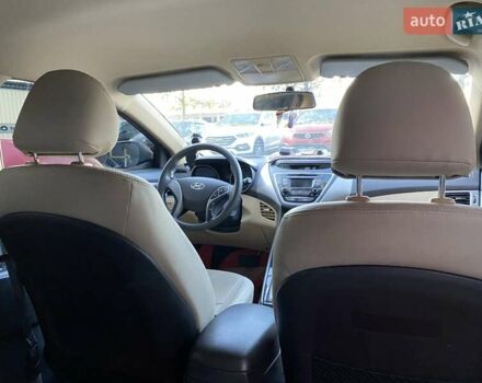 Красный Хендай Элантра, объемом двигателя 1.8 л и пробегом 277 тыс. км за 7500 $, фото 29 на Automoto.ua