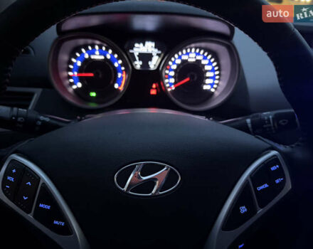 Красный Хендай Элантра, объемом двигателя 1.8 л и пробегом 200 тыс. км за 8300 $, фото 21 на Automoto.ua