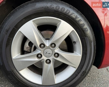 Красный Хендай Элантра, объемом двигателя 1.8 л и пробегом 200 тыс. км за 8300 $, фото 34 на Automoto.ua