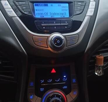 Красный Хендай Элантра, объемом двигателя 1.59 л и пробегом 46 тыс. км за 10700 $, фото 22 на Automoto.ua