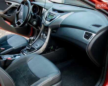 Красный Хендай Элантра, объемом двигателя 1.8 л и пробегом 81 тыс. км за 10200 $, фото 13 на Automoto.ua