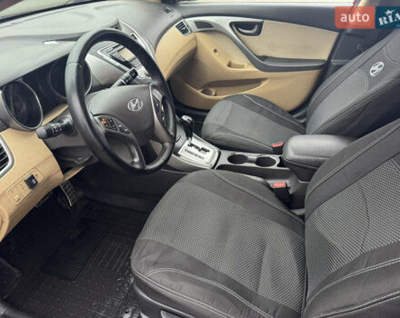 Красный Хендай Элантра, объемом двигателя 1.6 л и пробегом 167 тыс. км за 9000 $, фото 17 на Automoto.ua