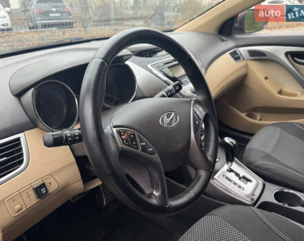 Красный Хендай Элантра, объемом двигателя 1.6 л и пробегом 167 тыс. км за 9000 $, фото 18 на Automoto.ua