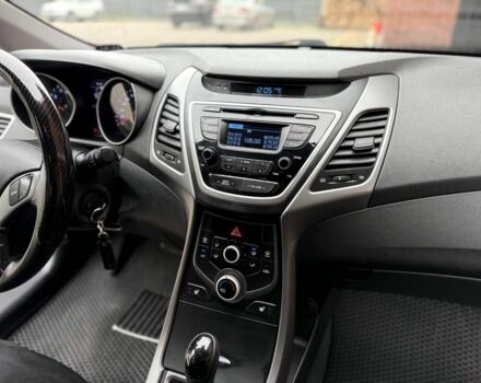 Красный Хендай Элантра, объемом двигателя 1.6 л и пробегом 190 тыс. км за 9700 $, фото 17 на Automoto.ua