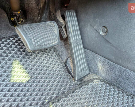 Красный Хендай Элантра, объемом двигателя 1.8 л и пробегом 214 тыс. км за 8400 $, фото 12 на Automoto.ua