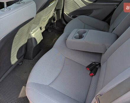 Красный Хендай Элантра, объемом двигателя 1.8 л и пробегом 214 тыс. км за 8400 $, фото 10 на Automoto.ua