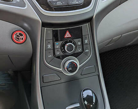 Красный Хендай Элантра, объемом двигателя 1.8 л и пробегом 214 тыс. км за 8400 $, фото 8 на Automoto.ua