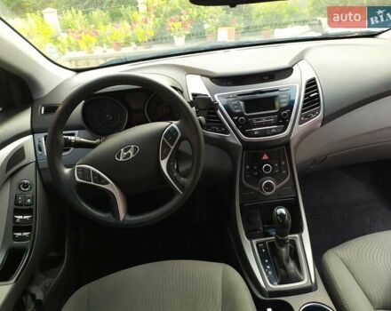 Красный Хендай Элантра, объемом двигателя 1.8 л и пробегом 130 тыс. км за 8800 $, фото 8 на Automoto.ua