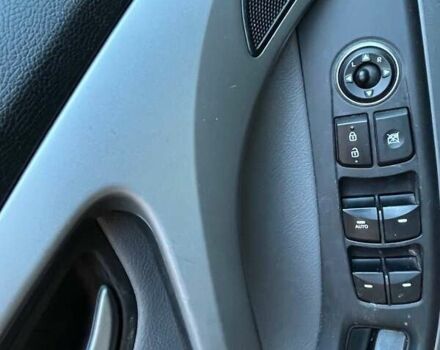 Красный Хендай Элантра, объемом двигателя 1.8 л и пробегом 157 тыс. км за 8200 $, фото 4 на Automoto.ua