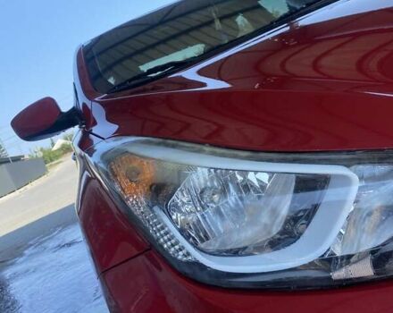 Красный Хендай Элантра, объемом двигателя 1.8 л и пробегом 300 тыс. км за 9500 $, фото 4 на Automoto.ua