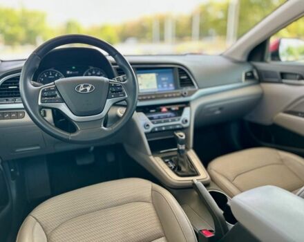 Хендай Элантра 2016 в Днепре (Днепропетровске) на Automoto.ua Красный Хендай Элантра, объемом двигателя 2 л и пробегом 184 тыс. км за 11499 $, фото 8 на Automoto.ua