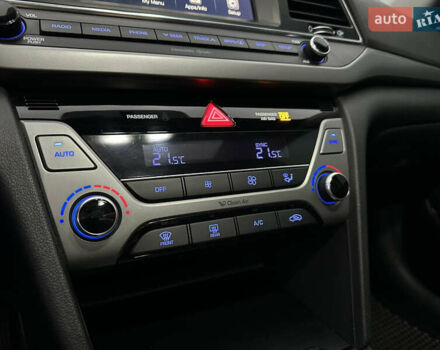 Красный Хендай Элантра, объемом двигателя 2 л и пробегом 85 тыс. км за 12000 $, фото 16 на Automoto.ua