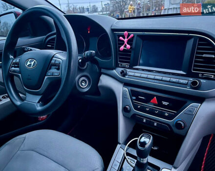 Красный Хендай Элантра, объемом двигателя 2 л и пробегом 182 тыс. км за 11500 $, фото 11 на Automoto.ua