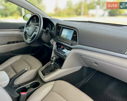 Хендай Элантра 2016 в Днепре (Днепропетровске) на Automoto.ua Красный Хендай Элантра, объемом двигателя 2 л и пробегом 184 тыс. км за 11599 $, фото 17 на Automoto.ua