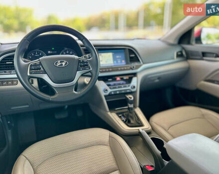 Хендай Элантра 2016 в Днепре (Днепропетровске) на Automoto.ua Красный Хендай Элантра, объемом двигателя 2 л и пробегом 184 тыс. км за 11599 $, фото 9 на Automoto.ua