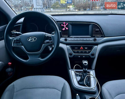 Красный Хендай Элантра, объемом двигателя 2 л и пробегом 182 тыс. км за 11500 $, фото 10 на Automoto.ua