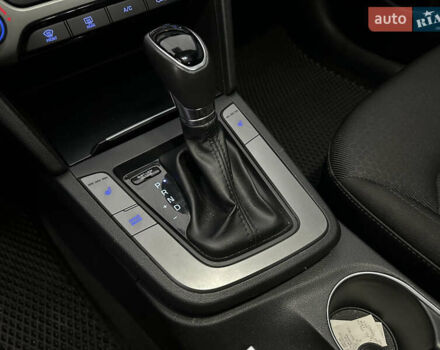 Красный Хендай Элантра, объемом двигателя 2 л и пробегом 85 тыс. км за 12000 $, фото 17 на Automoto.ua