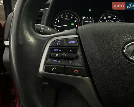 Красный Хендай Элантра, объемом двигателя 2 л и пробегом 85 тыс. км за 12000 $, фото 12 на Automoto.ua