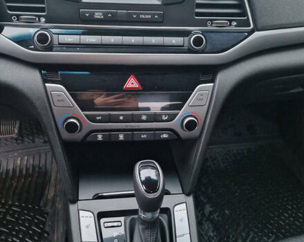 Червоний Хендай Елантра, об'ємом двигуна 1.59 л та пробігом 91 тис. км за 13000 $, фото 9 на Automoto.ua