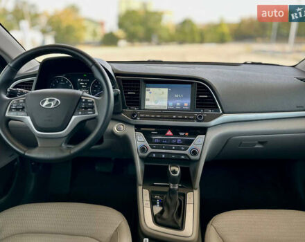 Хендай Элантра 2016 в Днепре (Днепропетровске) на Automoto.ua Красный Хендай Элантра, объемом двигателя 2 л и пробегом 184 тыс. км за 11599 $, фото 15 на Automoto.ua