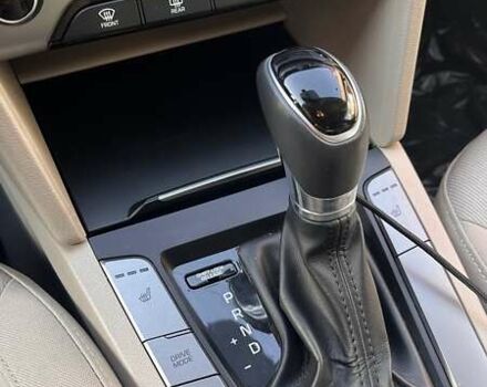 Червоний Хендай Елантра, об'ємом двигуна 2 л та пробігом 75 тис. км за 14499 $, фото 12 на Automoto.ua