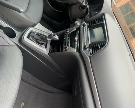 Красный Хендай Элантра, объемом двигателя 2 л и пробегом 54 тыс. км за 12300 $, фото 13 на Automoto.ua