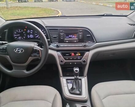 Красный Хендай Элантра, объемом двигателя 2 л и пробегом 196 тыс. км за 9200 $, фото 13 на Automoto.ua