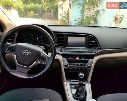 Красный Хендай Элантра, объемом двигателя 2 л и пробегом 112 тыс. км за 12600 $, фото 15 на Automoto.ua