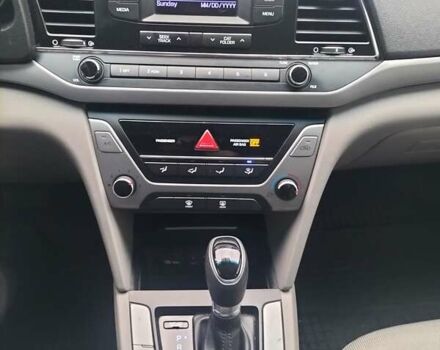 Красный Хендай Элантра, объемом двигателя 2 л и пробегом 196 тыс. км за 9200 $, фото 12 на Automoto.ua