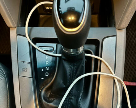 Красный Хендай Элантра, объемом двигателя 2 л и пробегом 182 тыс. км за 11500 $, фото 27 на Automoto.ua