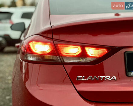 Красный Хендай Элантра, объемом двигателя 2 л и пробегом 85 тыс. км за 12000 $, фото 5 на Automoto.ua