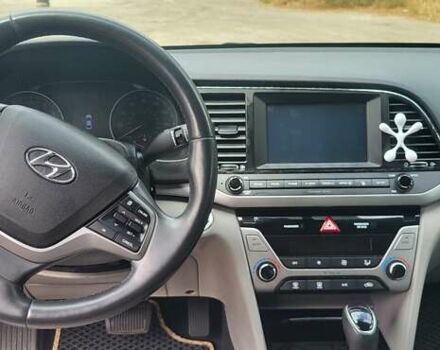 Красный Хендай Элантра, объемом двигателя 2 л и пробегом 69 тыс. км за 12000 $, фото 9 на Automoto.ua