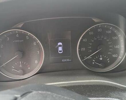 Красный Хендай Элантра, объемом двигателя 2 л и пробегом 69 тыс. км за 12000 $, фото 10 на Automoto.ua