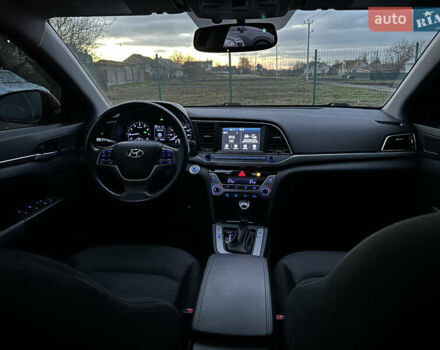 Красный Хендай Элантра, объемом двигателя 2 л и пробегом 85 тыс. км за 12000 $, фото 21 на Automoto.ua