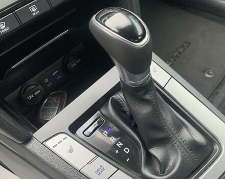 Красный Хендай Элантра, объемом двигателя 2 л и пробегом 54 тыс. км за 12300 $, фото 24 на Automoto.ua