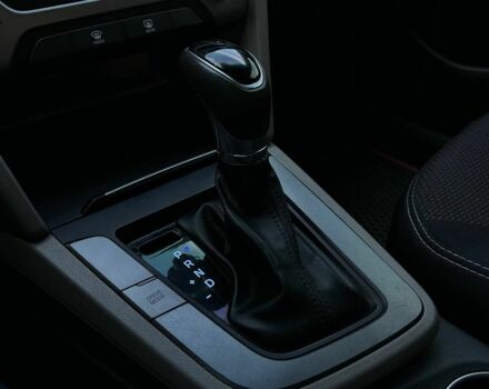 Червоний Хендай Елантра, об'ємом двигуна 2 л та пробігом 160 тис. км за 11300 $, фото 6 на Automoto.ua