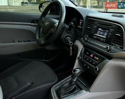 Красный Хендай Элантра, объемом двигателя 2 л и пробегом 160 тыс. км за 12499 $, фото 16 на Automoto.ua