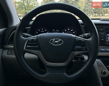 Красный Хендай Элантра, объемом двигателя 2 л и пробегом 160 тыс. км за 12499 $, фото 10 на Automoto.ua