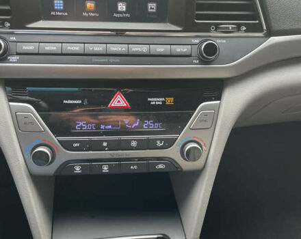 Хендай Элантра 2018 в Киеве на Automoto.ua Красный Хендай Элантра, объемом двигателя 2 л и пробегом 105 тыс. км за 13000 $, фото 15 на Automoto.ua