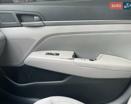 Хендай Элантра 2018 в Киеве на Automoto.ua Красный Хендай Элантра, объемом двигателя 2 л и пробегом 105 тыс. км за 13000 $, фото 14 на Automoto.ua