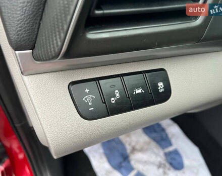 Красный Хендай Элантра, объемом двигателя 2 л и пробегом 147 тыс. км за 13300 $, фото 10 на Automoto.ua