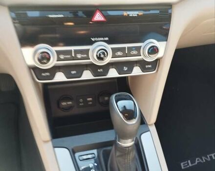 Красный Хендай Элантра, объемом двигателя 2 л и пробегом 60 тыс. км за 13600 $, фото 16 на Automoto.ua