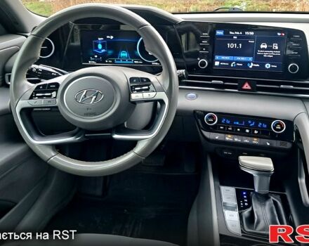 Красный Хендай Элантра, объемом двигателя 2 л и пробегом 77 тыс. км за 19300 $, фото 7 на Automoto.ua