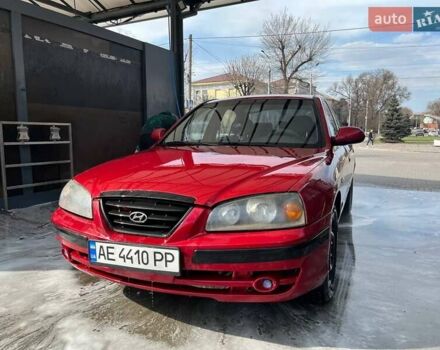 Красный Хендай Элантра, объемом двигателя 1.6 л и пробегом 265 тыс. км за 3000 $, фото 1 на Automoto.ua