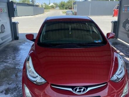 Красный Хендай Элантра, объемом двигателя 1.8 л и пробегом 300 тыс. км за 9500 $, фото 1 на Automoto.ua