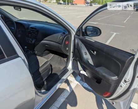 Хендай Элантра, объемом двигателя 1.59 л и пробегом 235 тыс. км за 7000 $, фото 9 на Automoto.ua