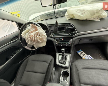 Хендай Элантра, объемом двигателя 1.6 л и пробегом 170 тыс. км за 7000 $, фото 6 на Automoto.ua