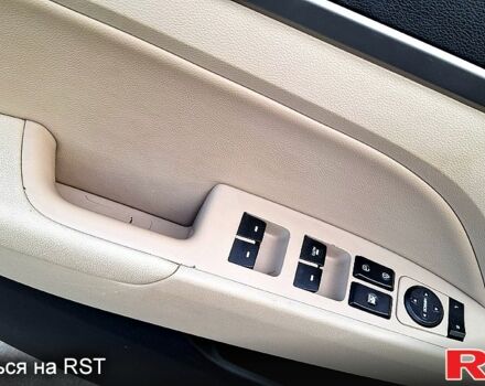 Хендай Элантра, объемом двигателя 2 л и пробегом 165 тыс. км за 12300 $, фото 7 на Automoto.ua