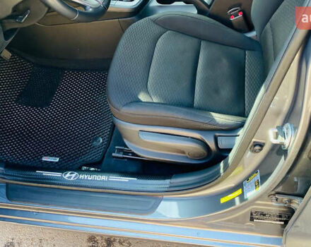 Хендай Елантра, об'ємом двигуна 2 л та пробігом 75 тис. км за 17000 $, фото 4 на Automoto.ua