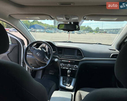 Хендай Элантра, объемом двигателя 1.98 л и пробегом 196 тыс. км за 12900 $, фото 10 на Automoto.ua